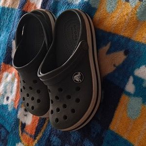 9 toddler crocs